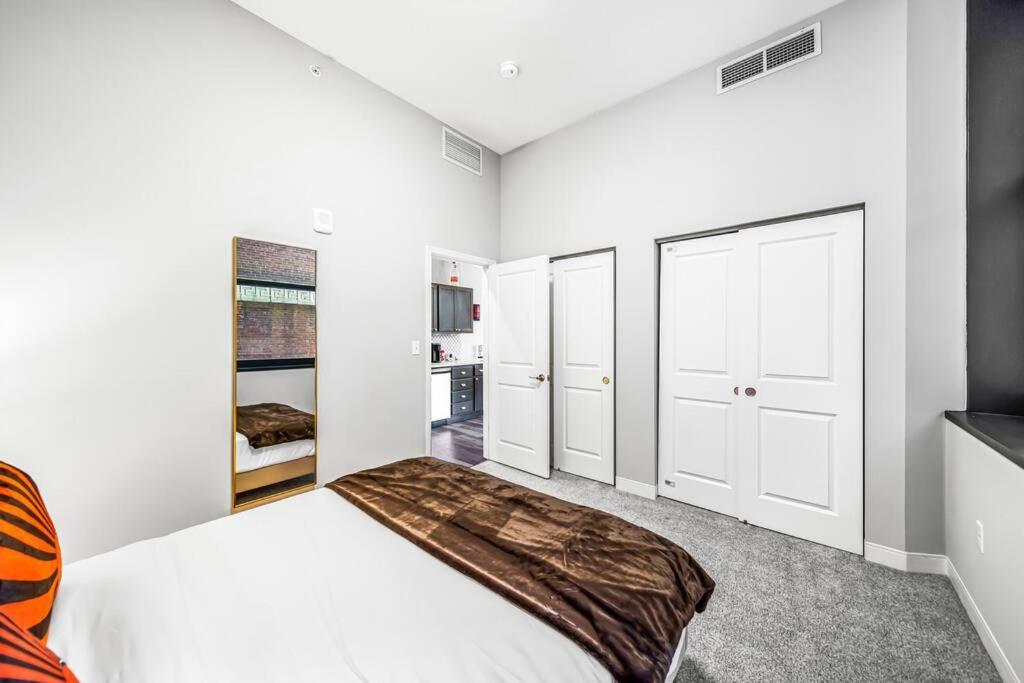 شقة Heart Of Dt With Corner View And With Free Pool & Steam 307 كليفلاند المظهر الخارجي الصورة